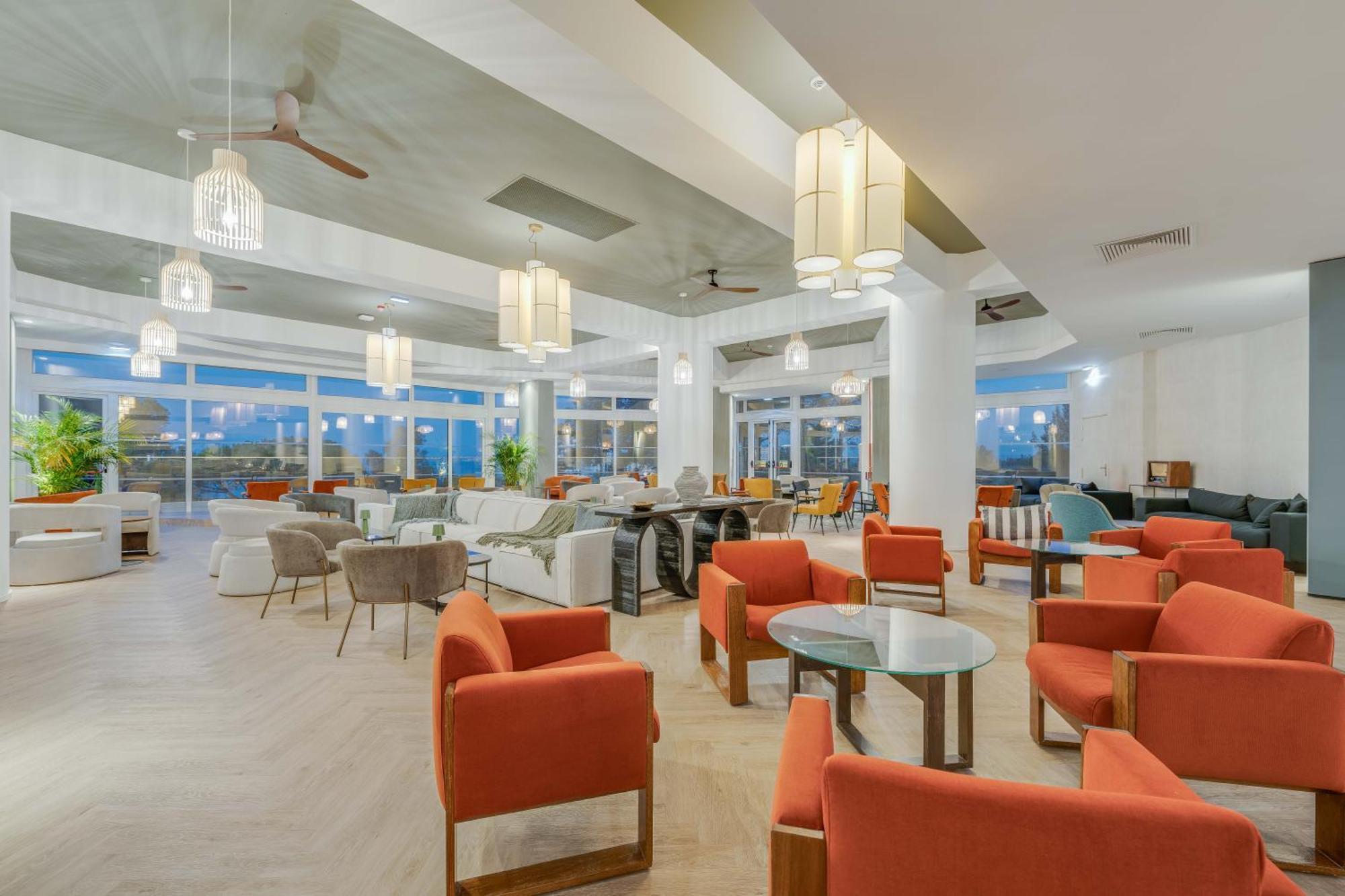 Pestana Blue Alvor Beach Екстер'єр фото The lounge at the airport.